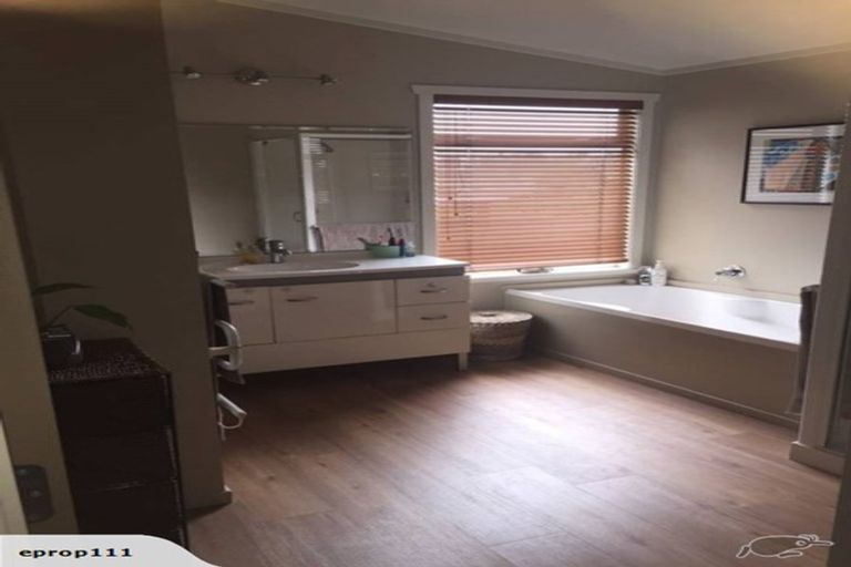 Photo of property in 92a Wharf Road, Clarks Beach, Pukekohe, 2679