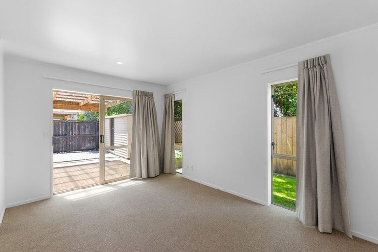 Photo of property in 1 Neta Grove, Henderson, Auckland, 0612