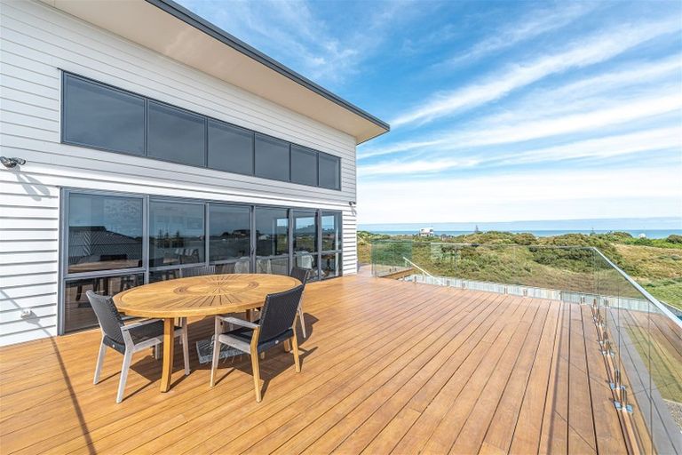 Photo of property in 34 Golf Vue Place, Castlecliff, Whanganui, 4501