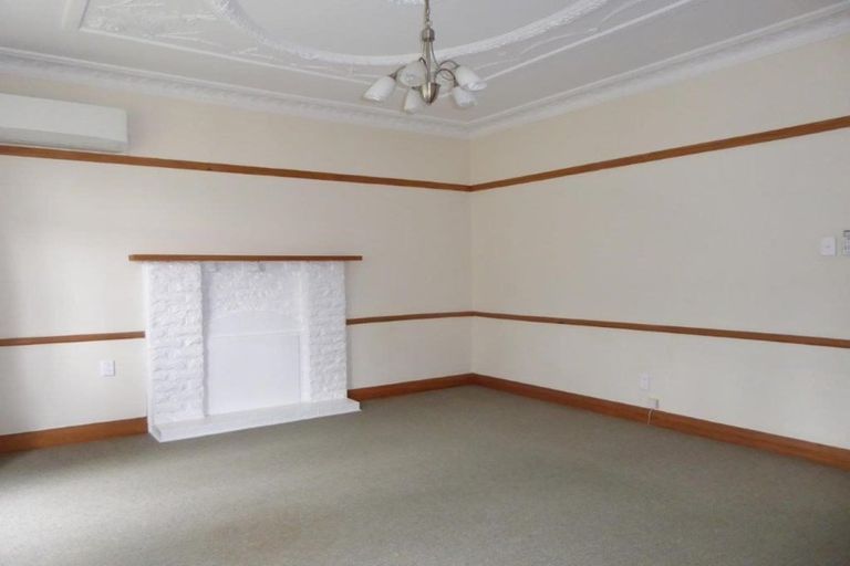 Photo of property in 22 Saint Albans Grove, Woburn, Lower Hutt, 5010