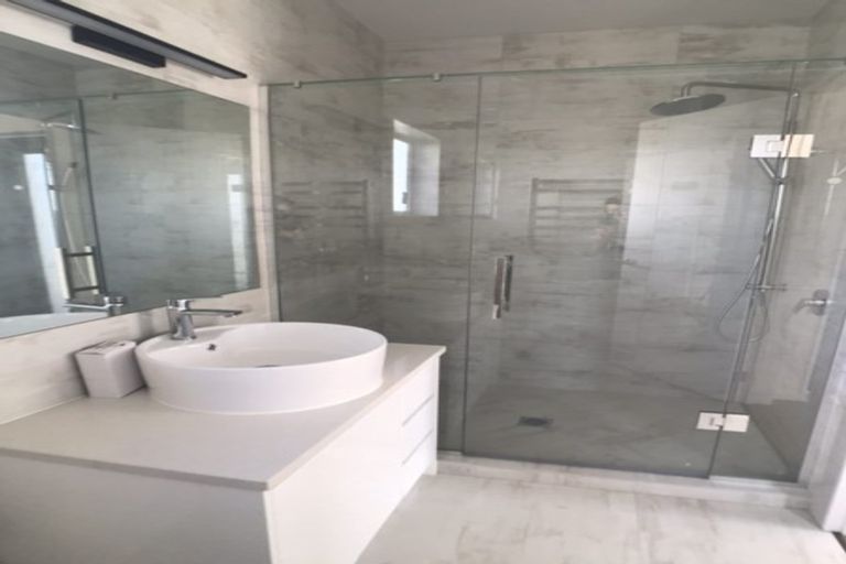 Photo of property in 12 Greenfinch Road, Hobsonville, Auckland, 0616