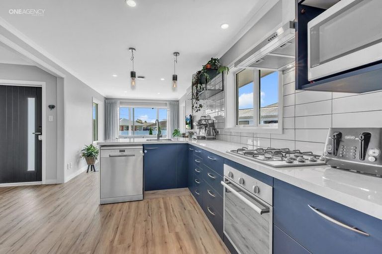 Photo of property in 17 Newport Street, Avondale, Christchurch, 8061