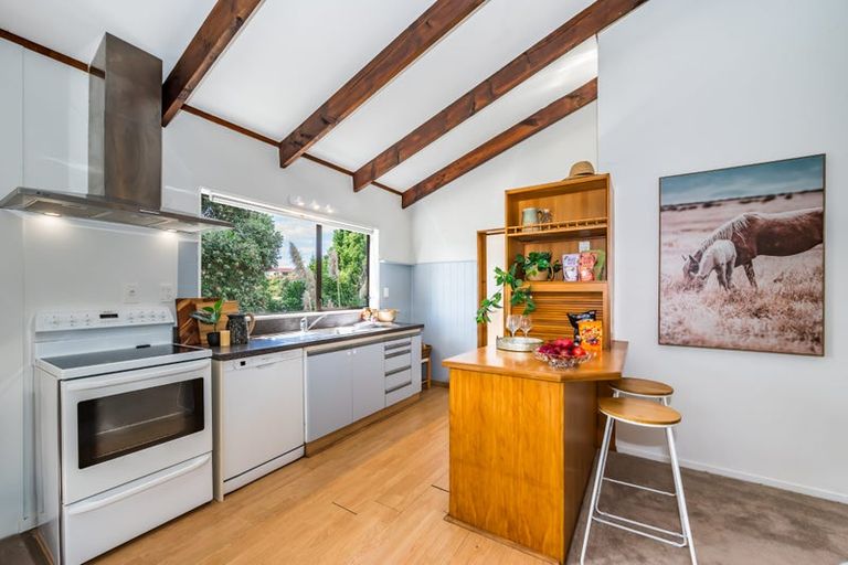 Photo of property in 24 Island View Terrace, Waikanae Beach, Waikanae, 5036