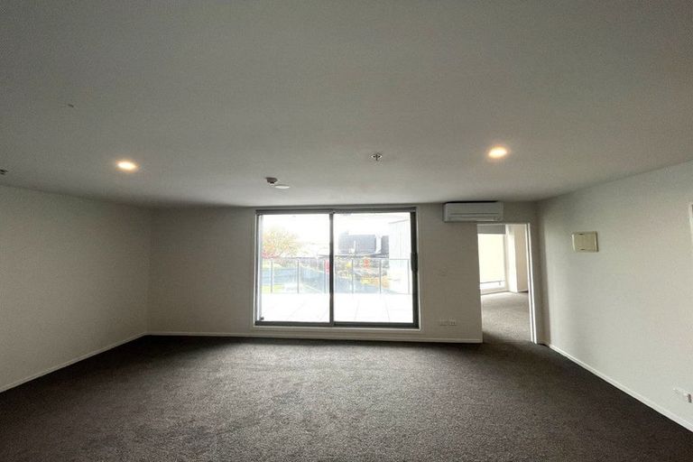 Photo of property in Bella Vista, 1h/84 Gunner Drive, Te Atatu Peninsula, Auckland, 0610
