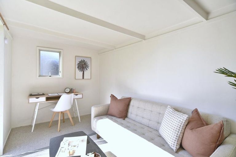 Photo of property in 5 Hannah Place, Redwood, Christchurch, 8051