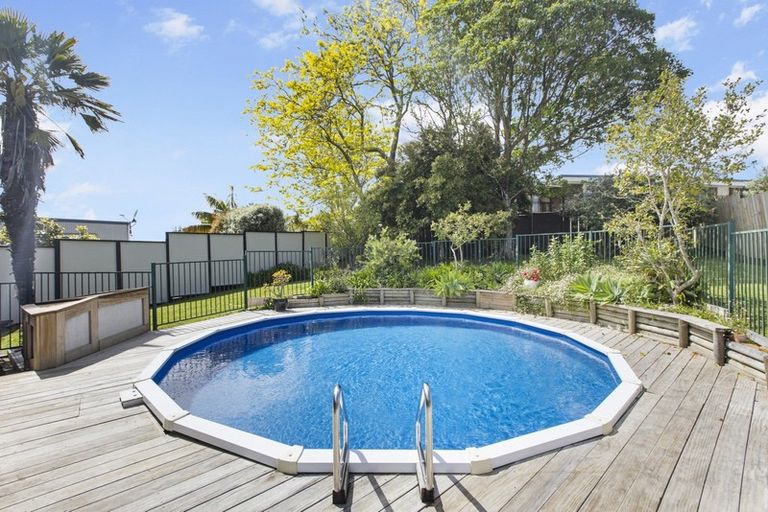 Photo of property in 8 Hamish Place, Sunnyhills, Auckland, 2010