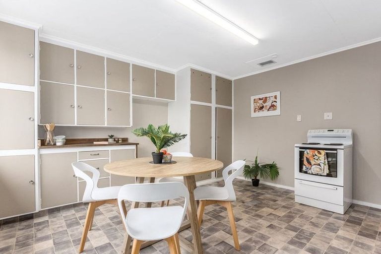 Photo of property in 15 Kapiti Crescent, Titahi Bay, Porirua, 5022