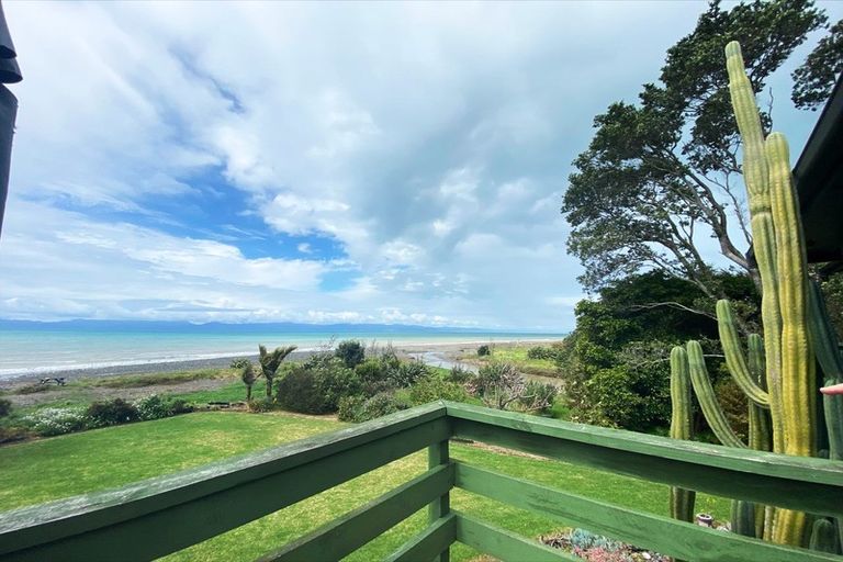 Photo of property in 1736 East Coast Road, Whakatiwai, Miranda, 2473