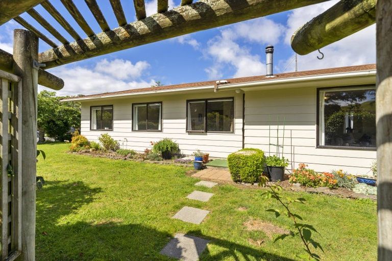 Photo of property in 40 Walton Avenue, Waikanae, 5036
