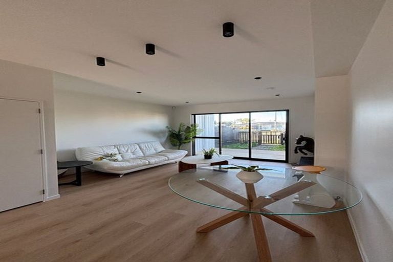 Photo of property in 13b Edgerton Road, Te Atatu Peninsula, Auckland, 0610