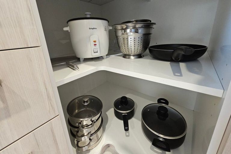 Photo of property in 10/23 Awaroa Road, Sunnyvale, Auckland, 0612