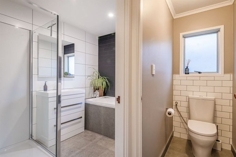 Photo of property in 2/193 Lake Road, Belmont, Auckland, 0622