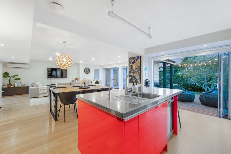 Photo of property in 9 Shelly Beach Parade, Cockle Bay, Auckland, 2014