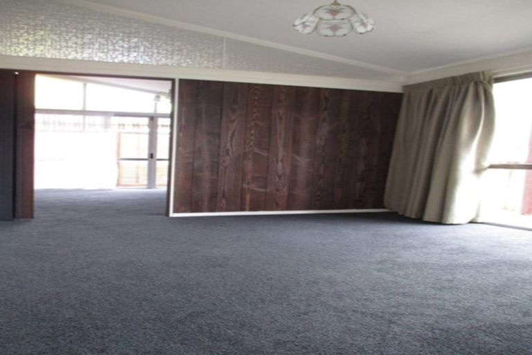 Photo of property in 98 Gossamer Drive, Pakuranga Heights, Auckland, 2010