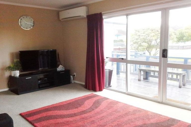 Photo of property in 18 Budleigh Street, Frankleigh Park, New Plymouth, 4310