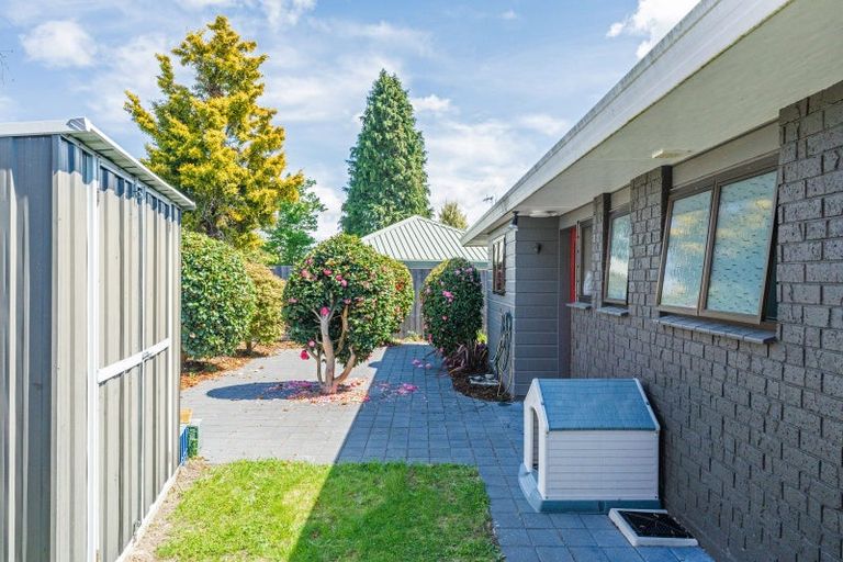 Photo of property in 2/7 Kathleen Place, Rainbow Point, Taupo, 3330