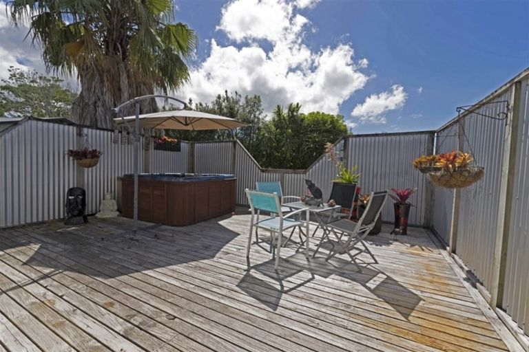 Photo of property in 57 Nui Mana Place, Te Atatu South, Auckland, 0610