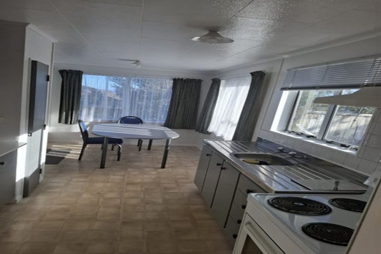 Photo of property in 4 Stroud Way, Newlands, Wellington, 6037