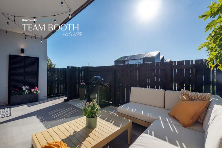 Photo of property in 8/1 Genevieve Lane, Hobsonville, Auckland, 0616