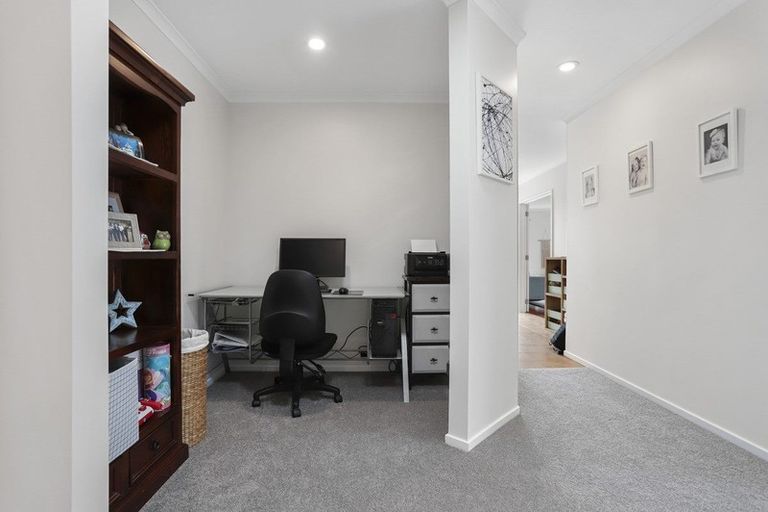 Photo of property in 46 Lagoon Way, West Harbour, Auckland, 0618