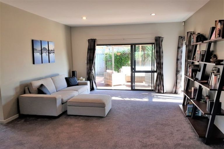 Photo of property in 48 Huntington Park Drive, Greenhithe, Auckland, 0632