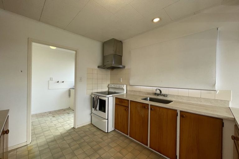 Photo of property in 1/94 Roberts Road, Te Atatu South, Auckland, 0610