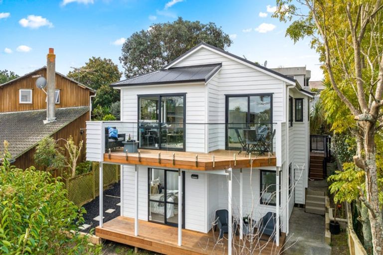 Photo of property in 2/21 Tobruk Crescent, Milford, Auckland, 0620