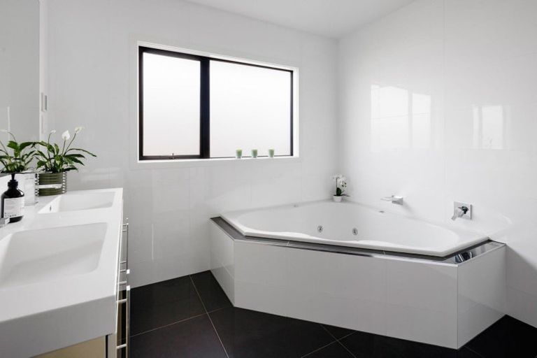 Photo of property in 22 Miranda Place, Flagstaff, Hamilton, 3210