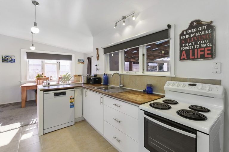 Photo of property in 51 Nash Parade, Foxton Beach, Foxton, 4815