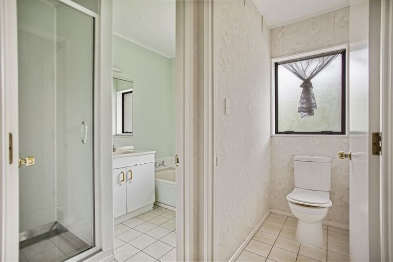 Photo of property in 43 Ewhurst Place, Goodwood Heights, Auckland, 2105