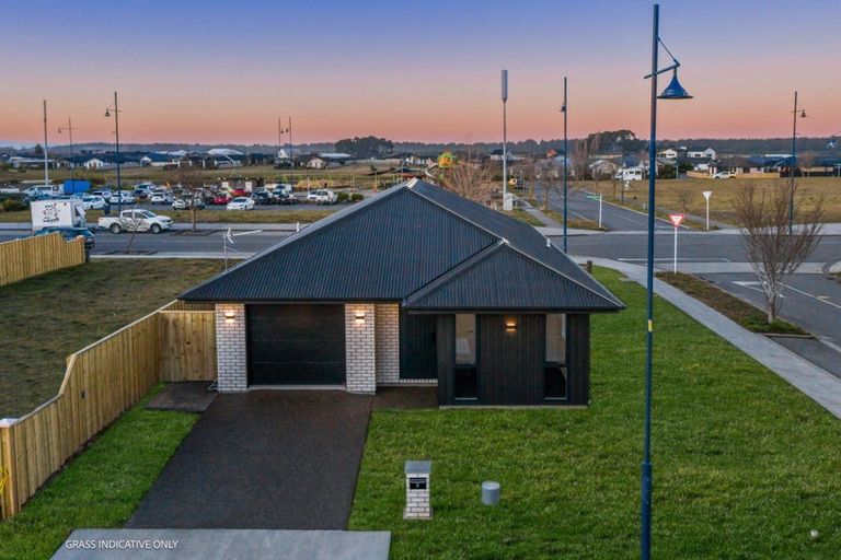Photo of property in 2 Waituna Street, Pegasus, 7612