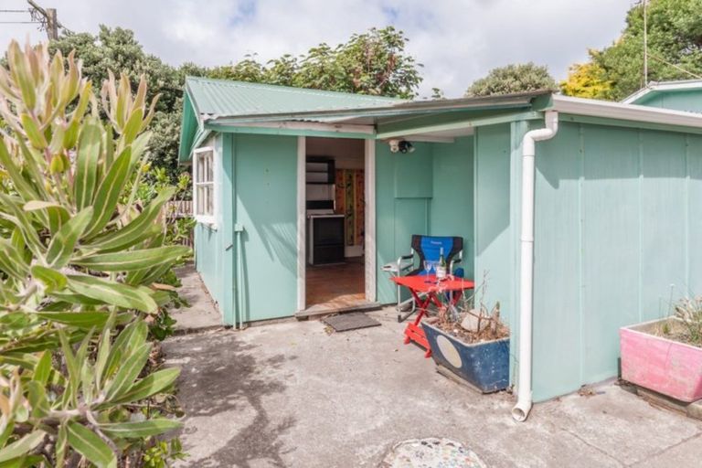 Photo of property in 111 Rua Avenue, Waitarere Beach, Levin, 5510