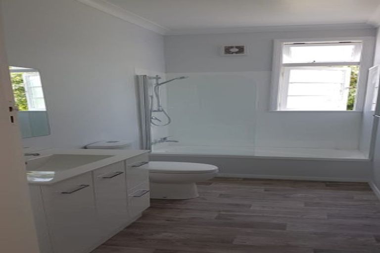Photo of property in 24 Rewa Street, Takaro, Palmerston North, 4412