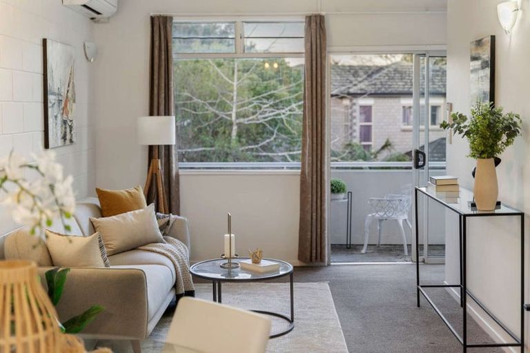 Photo of property in 1/19a Forrest Hill Road, Milford, Auckland, 0620