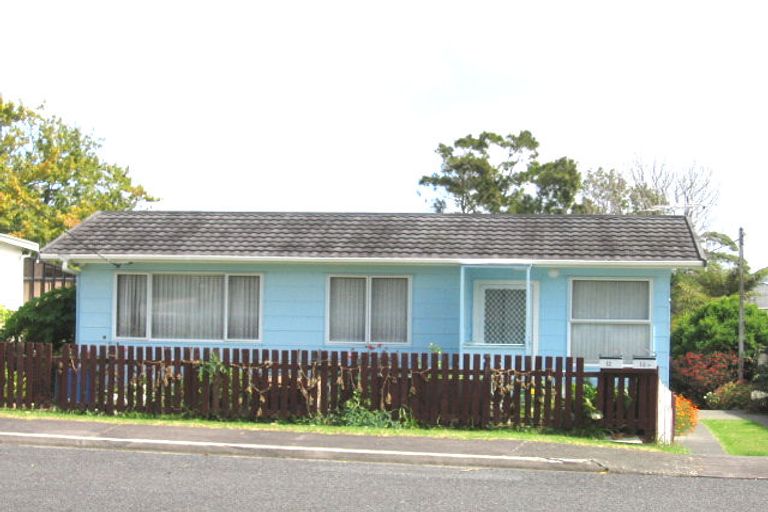 Photo of property in 1/12 Cresta Avenue, Beach Haven, Auckland, 0626