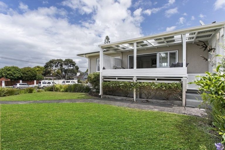 Photo of property in 1/318 Beach Road, Campbells Bay, Auckland, 0630