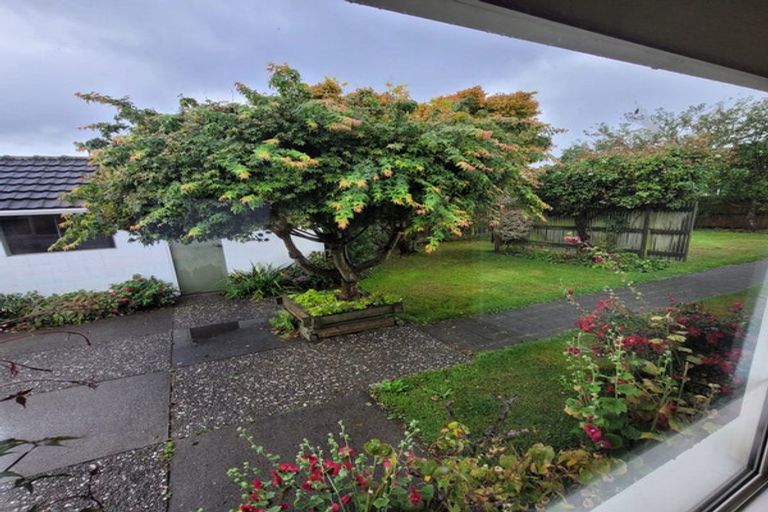 Photo of property in 16 Freebairn Street, Redwood, Christchurch, 8051