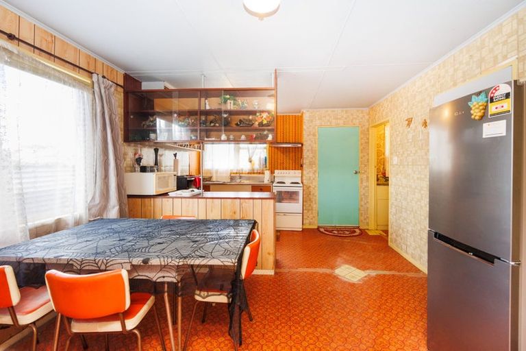 Photo of property in 34 Rhodes Drive, Kelvin Grove, Palmerston North, 4414