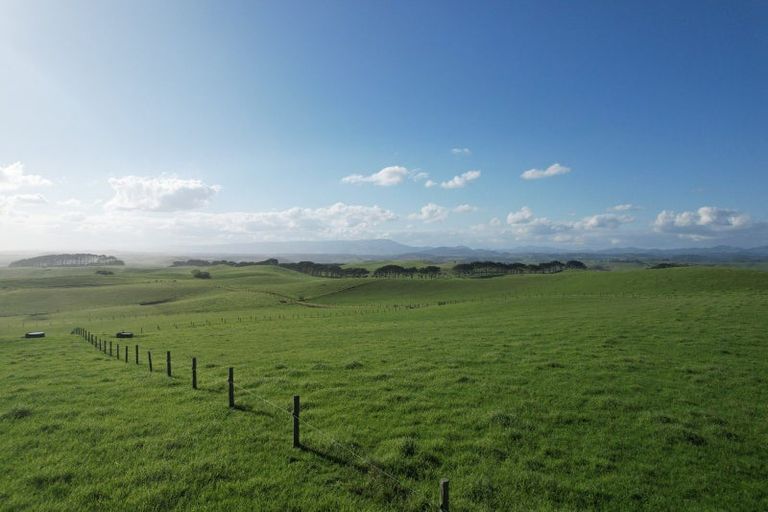 Photo of property in 177 Rehutai Road, Baylys Beach, 0377