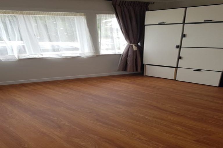 Photo of property in 29 Lincoln Road, Henderson, Auckland, 0610