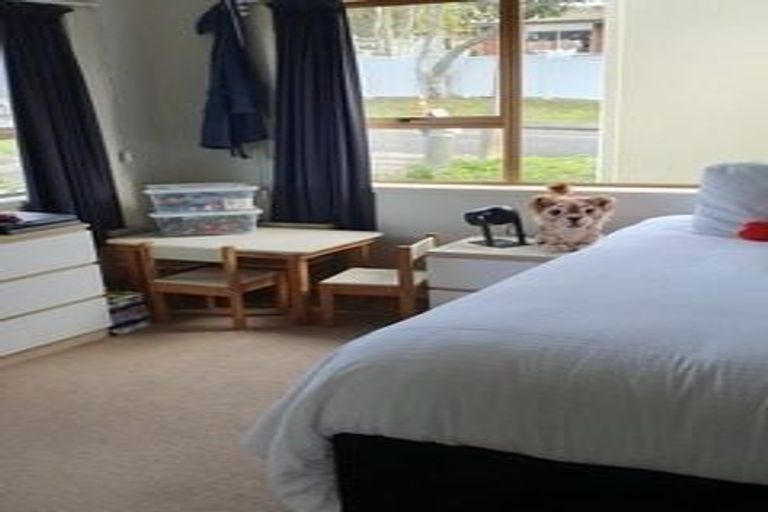 Photo of property in 1/83 Daffodil Street, Titirangi, Auckland, 0604