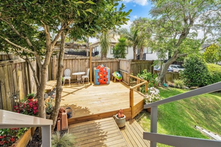 Photo of property in 1/136 Bradbury Road, Botany Downs, Auckland, 2010