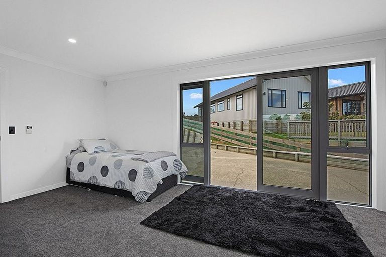 Photo of property in 1 Mount Marua Way, Timberlea, Upper Hutt, 5018