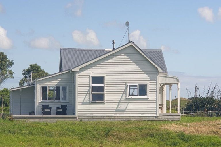 Photo of property in 210 Mirikau Road, Warea, New Plymouth, 4381