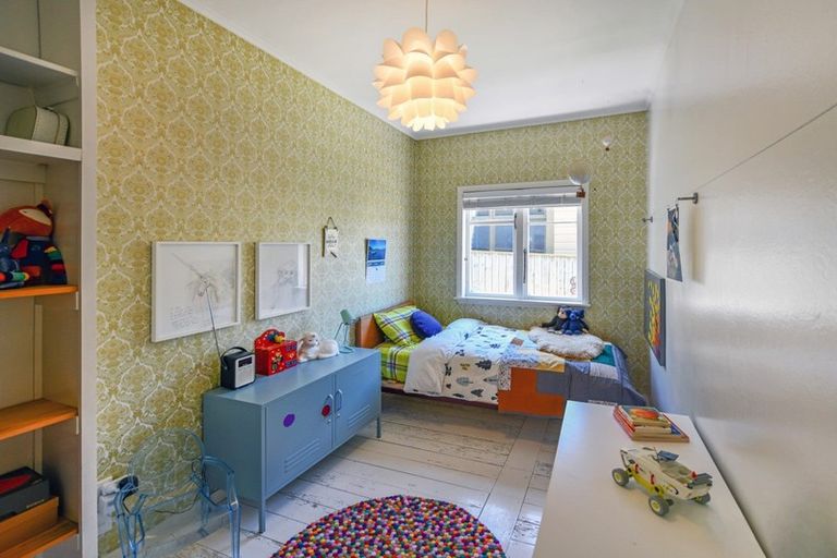 Photo of property in 48 Derwent Street, Island Bay, Wellington, 6023