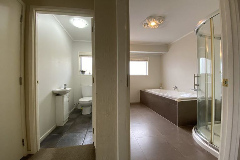 Photo of property in 4 Sailfish Drive, West Harbour, Auckland, 0618