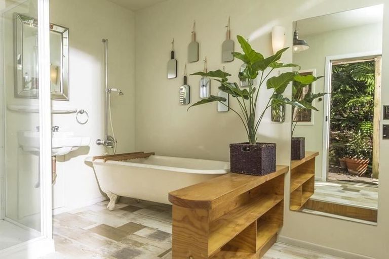 Photo of property in 34 Sandown Road, Rothesay Bay, Auckland, 0630