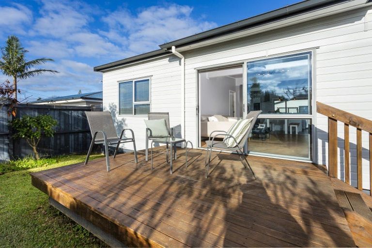 Photo of property in 2/7 Eskdale Road, Birkdale, Auckland, 0626
