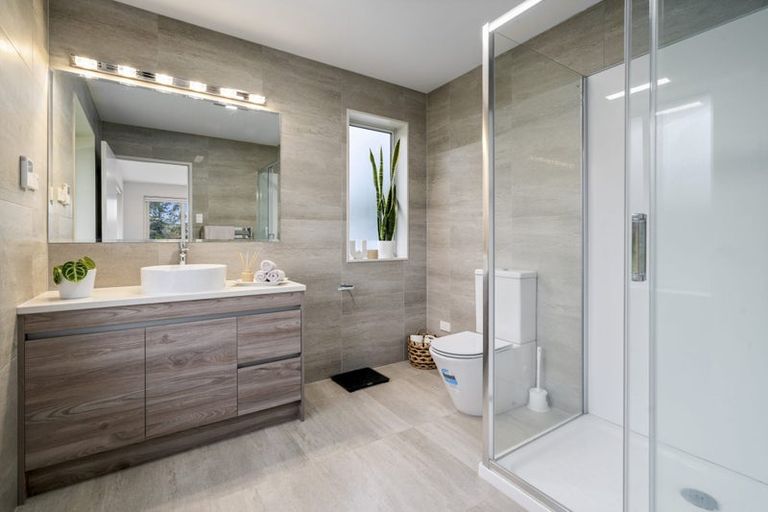 Photo of property in 15 Nola Road, Oratia, Auckland, 0604