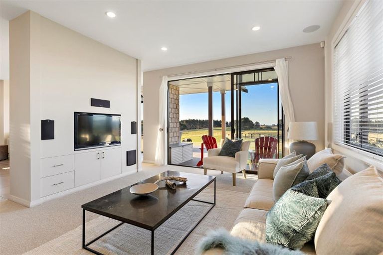 Photo of property in 135b Hutchinson Road, Helensville, 0875